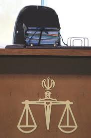 دکتر علی آزمایش در بین صلح و عدالت جهانی، حق تقدم با عدالت است